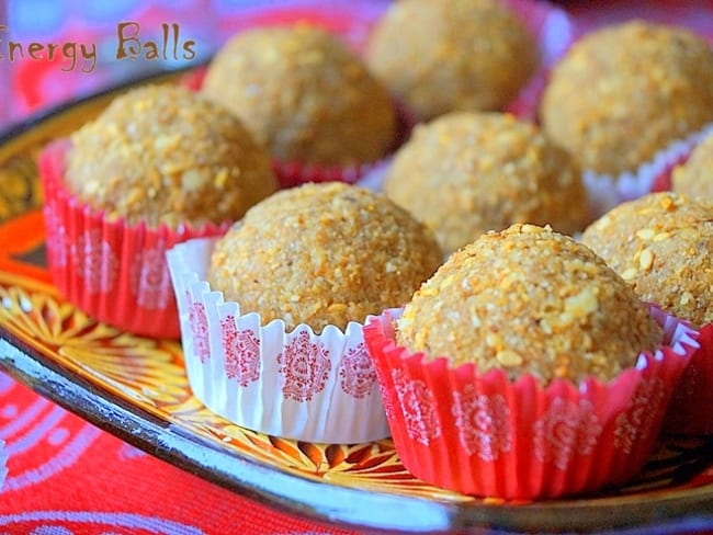 Boules d'énergie aux dattes amandes, coco et avoine