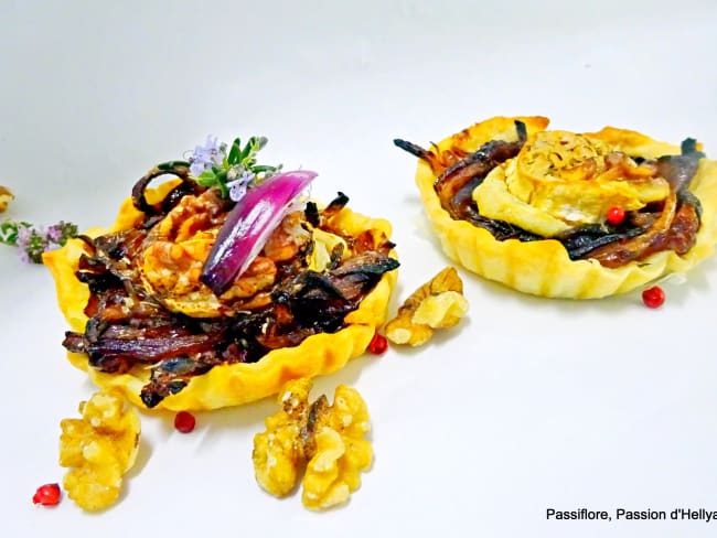 Tartelettes feuilletées au confit d'oignons, chèvre et noix