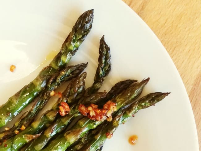 Asperges au four à l'ail et piment d'Espelette