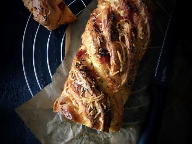 Babka maison aux fines tranches de lard et au comté