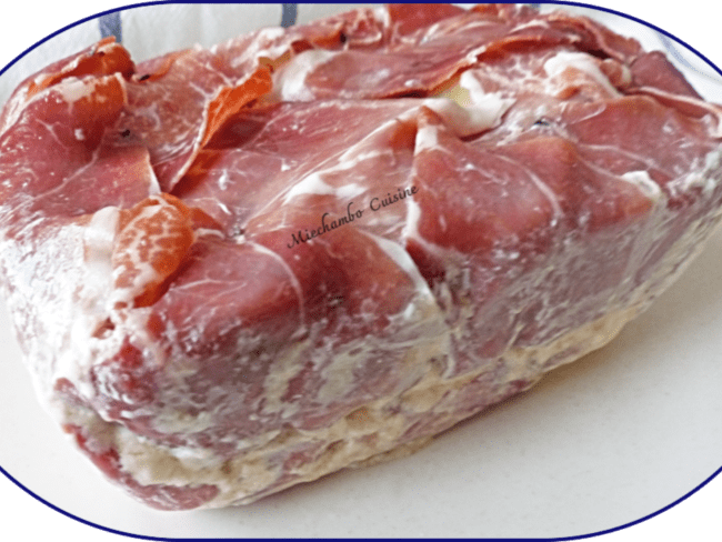 Terrine tiède de fourme d’Ambert, pommes, artichauts et jambon de pays