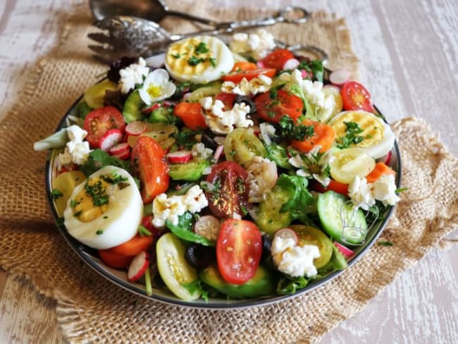 Salade de Crudités Oeuf dur et Popcorn