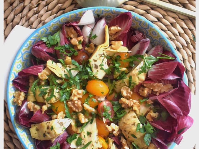 Salade d'endives rouges carmine noix et artichaut