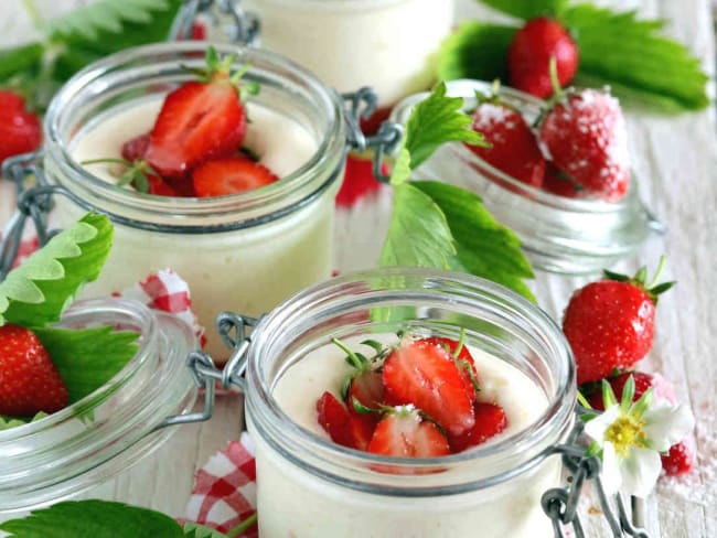 Mousse au yaourt grec et fraises