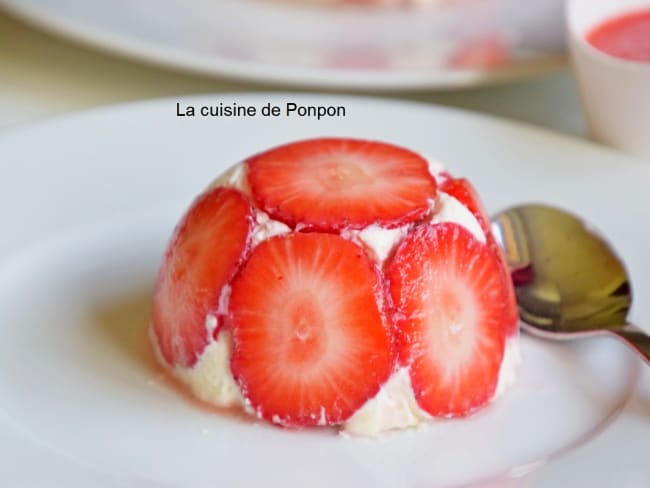 Petit entremets en dôme de fraises sans cuisson