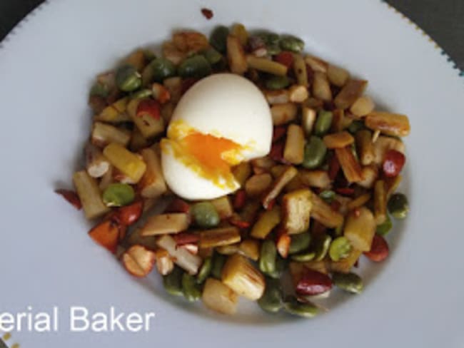 Salade tiède de queue d'asperges vertes, fèves, amandes et oeuf mollet