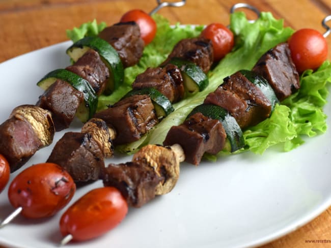 Brochettes de boeuf mariné au barbecue