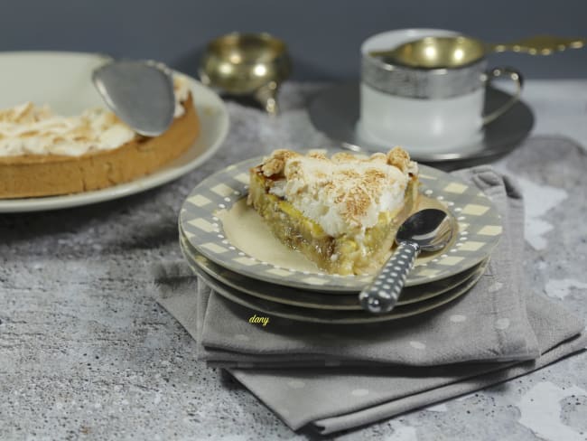 Tarte à la rhubarbe meringuée