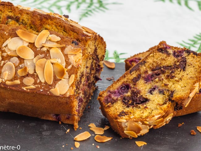 Gâteau du matin aux myrtilles et chocolat