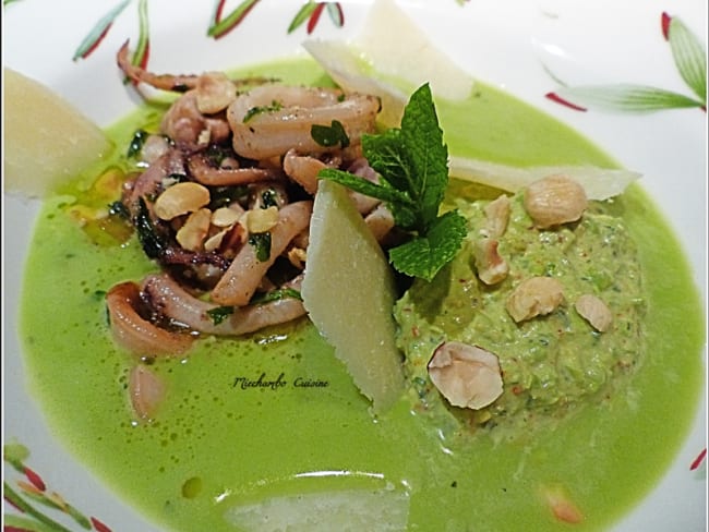 Gaspacho de petits pois, poêlée de pistes  aux noisettes