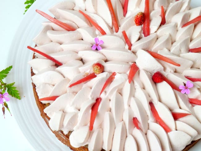 Tarte rhubarbe et nuage de fraise