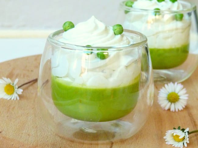 Panna cotta de petit pois et chantilly au roquefort