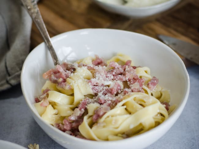 Pâtes aux lardons, oignons et crème