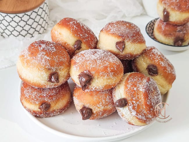 Beignets polonais fourrés à la pâte à tartiner