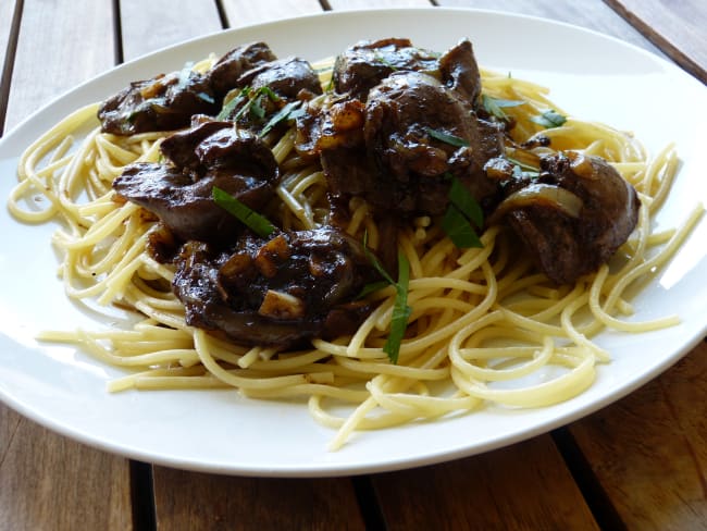 Foie de volaille aux oignons et vinaigre balsamique