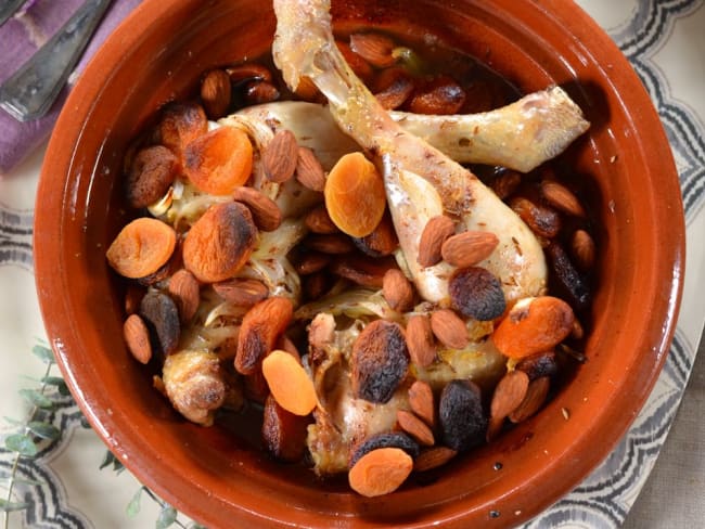 Tajine au four poulet, abricot et amandes