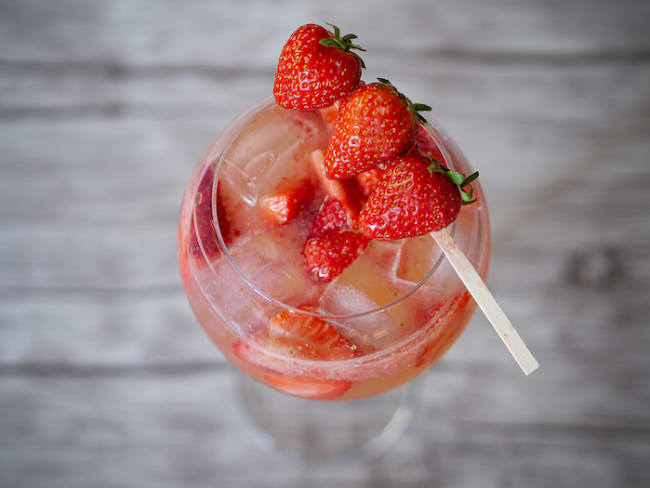 Cocktail pétillant à la fraise et au Crémant d'Alsace