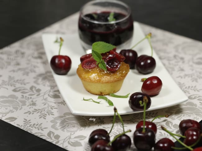 Petits gâteaux au lemon curd et cerises au vin épicé