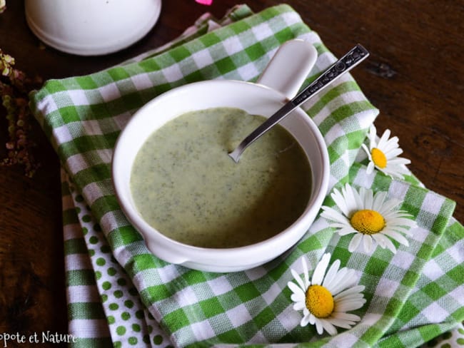 Potage crémeux à l'épiaire des bois