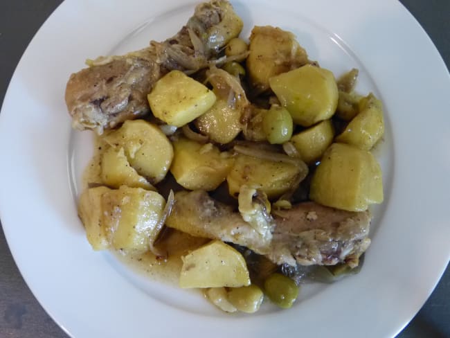 Tajine de poulet aux pommes de terre et olives