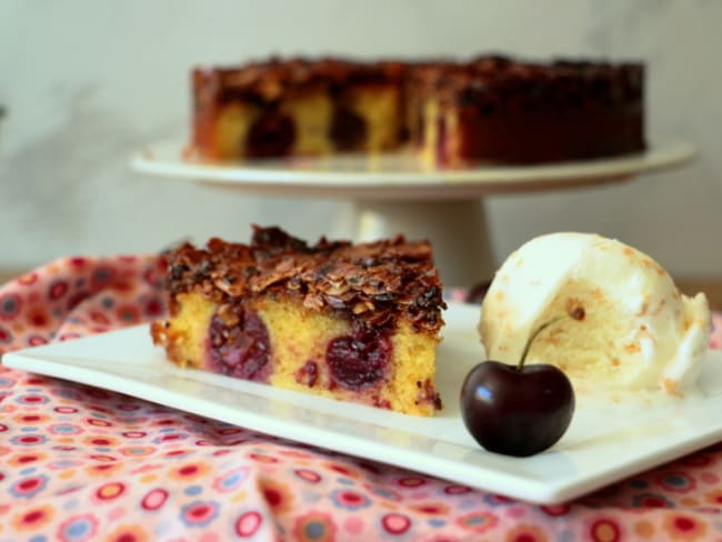 Toscakaka aux cerises - gâteau suédois aux cerises et amandes caramélisées