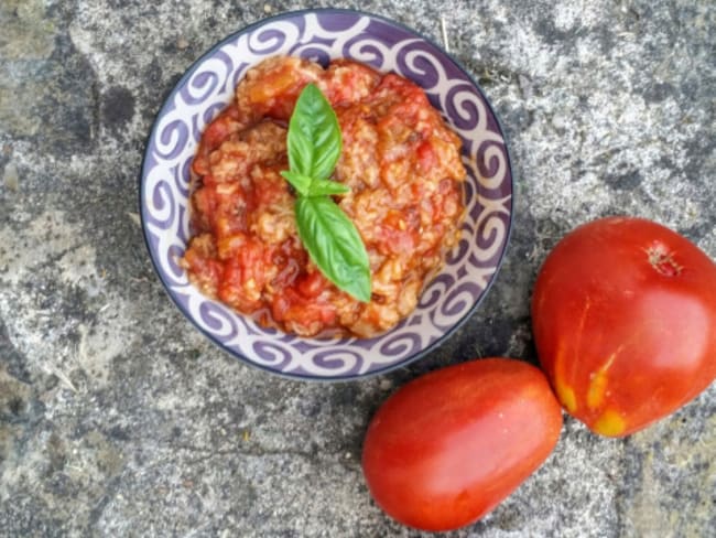 Soupe froide toscane à la tomate