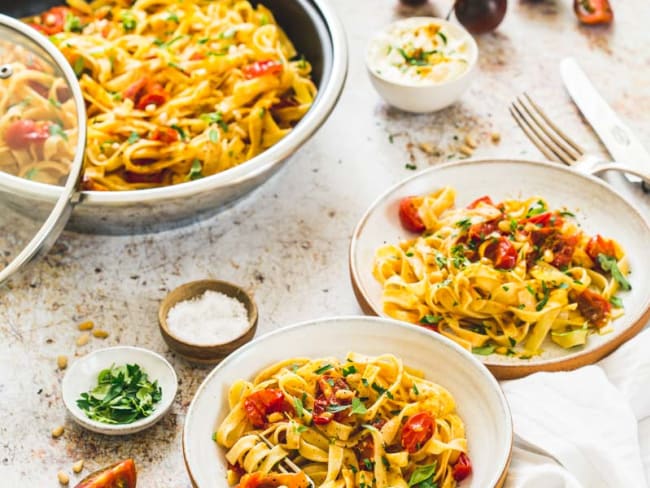 Tagliatelles aux tomates et au curry