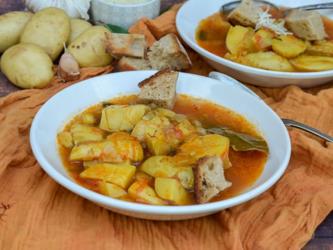 Bouillon safrané de pommes de terre nouvelles façon bouillabaisse