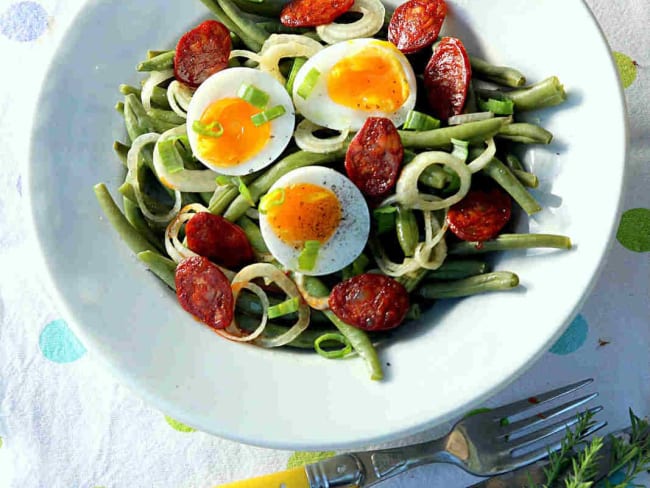 Salade de haricots verts, chorizo et à l'oeuf mollet