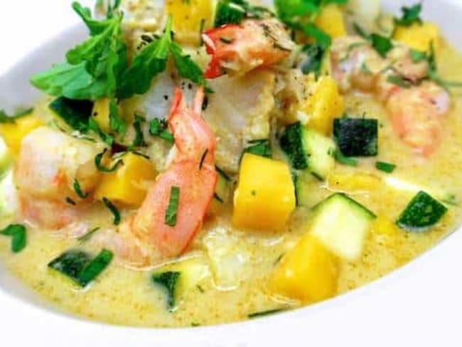 Curry de poisson jaune thaïlandais