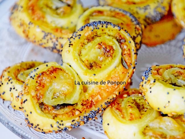 Palmier au pesto et graines de sésame et pavot