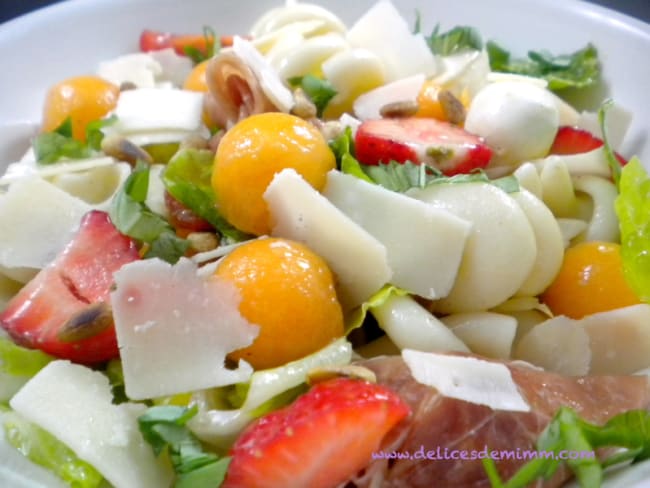 Salade de pâtes au melon, mozzarella, jambon de Parme