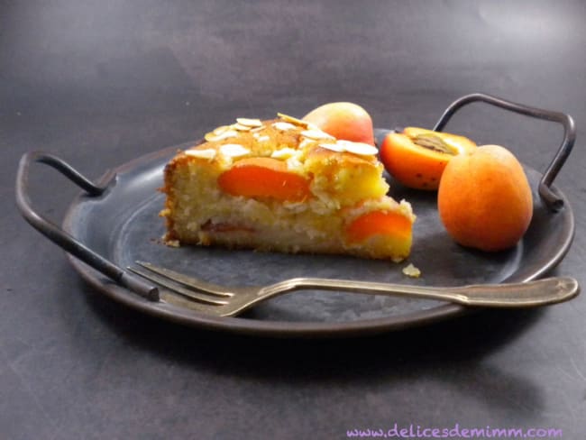 Gâteau fondant aux amandes et aux abricots