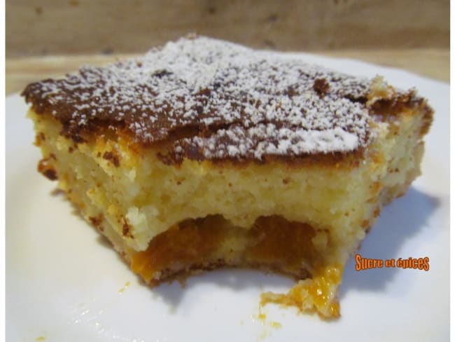 Gâteau moelleux au yaourt et abricots