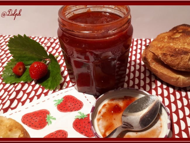 Confiture de rhubarbe et de fraises