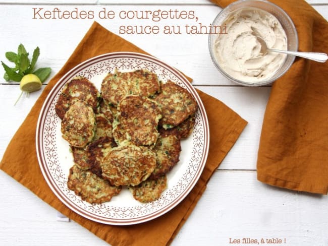 Keftedes de courgettes, sauce au tahini