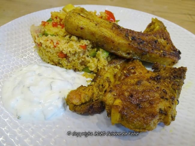 Côtelettes d'agneau marinées, Couscous aux légumes sautés, Sauce yaourt menthe et coriandre