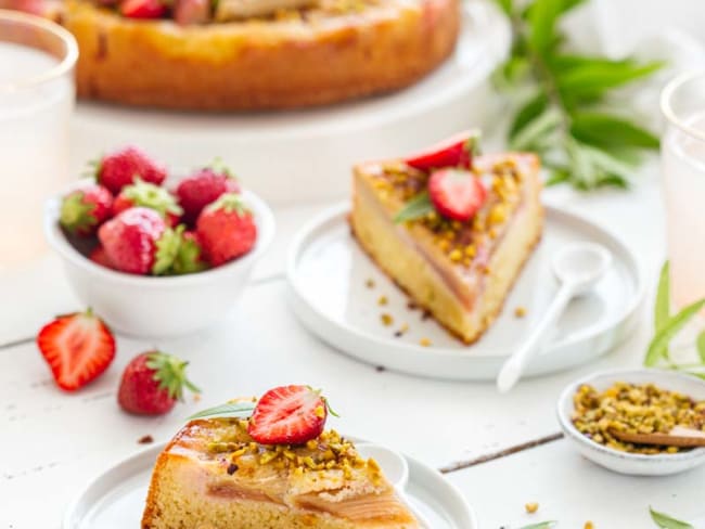 Gâteau à la rhubarbe et pistache