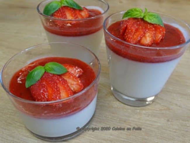Panna Cotta vanille, coulis fraises basilic