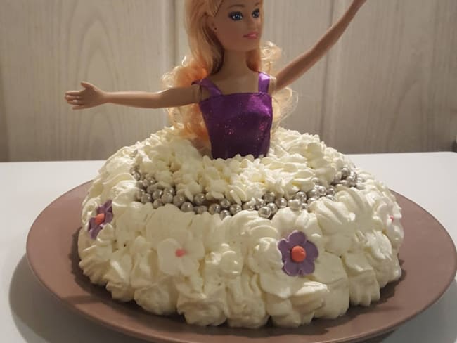 Gâteau de princesse Barbie Charlotte aux fraises