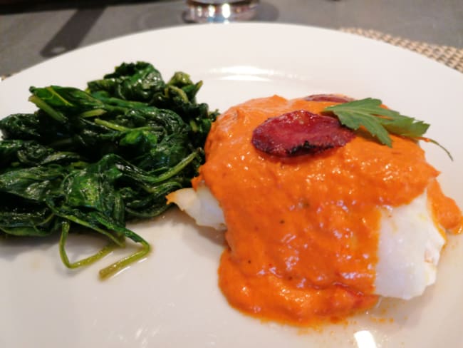 Dos de cabillaud crème de piquillos et chorizo - Recette par