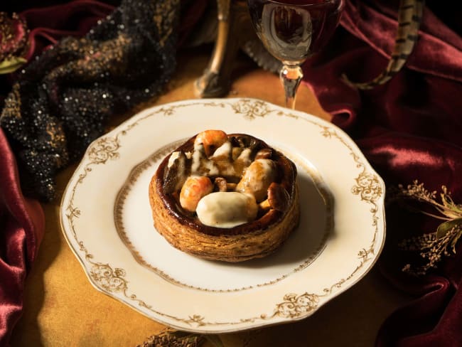 Vol-au-vent à la Financière : écrevisses, girolles, quenelles truffées