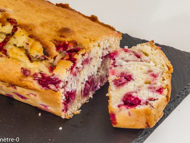 Gâteau du matin aux framboises et à la noix de coco