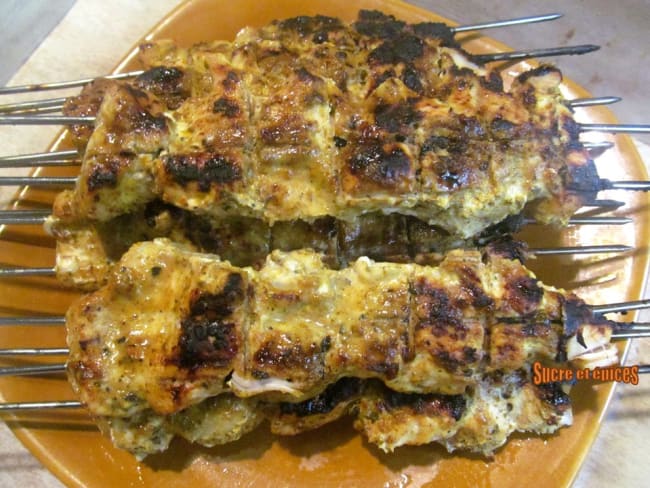 Brochettes de poulet mariné au yaourt et épices