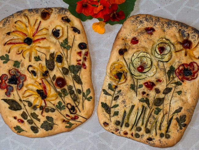 Focaccia ou fougasse fleurie