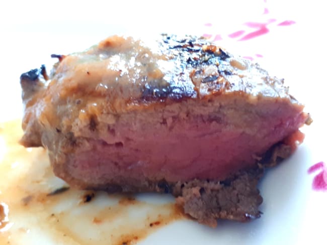 Filet de chevreuil à la plancha, sauce aux prunes