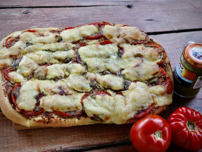 Tarte au pesto, tomates et cantal