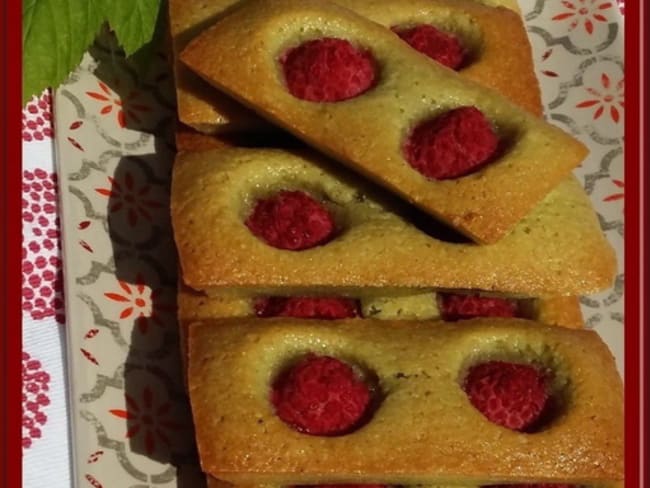 Financiers au thé matcha et framboises