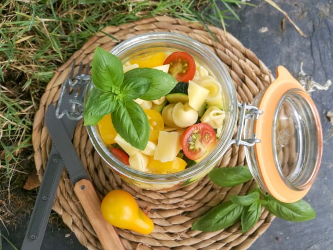 Salade de pâtes aux légumes d'été et au fromage