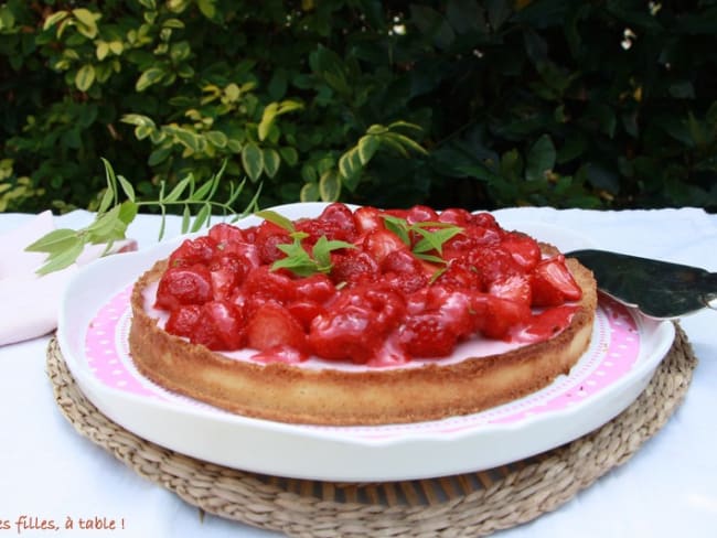 Tarte fraises framboises sur panna cotta fraises